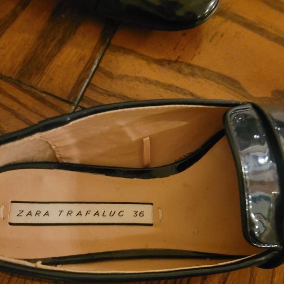 Zara Trafaluc Navy Patent Loafers with Gold Detail - Picture 6 of 7